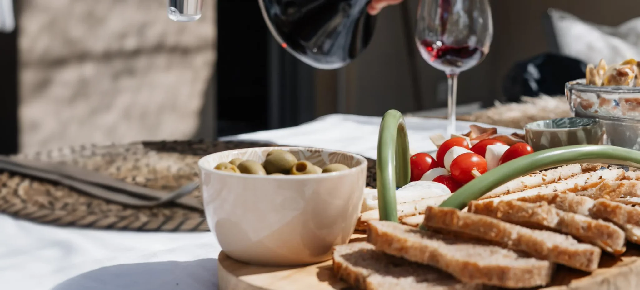 planche apéritif tong avec charcuteries